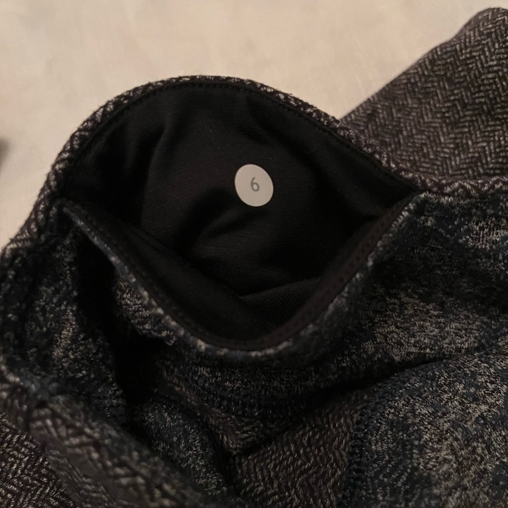 Lululemon full length leggings size 6 herringbone